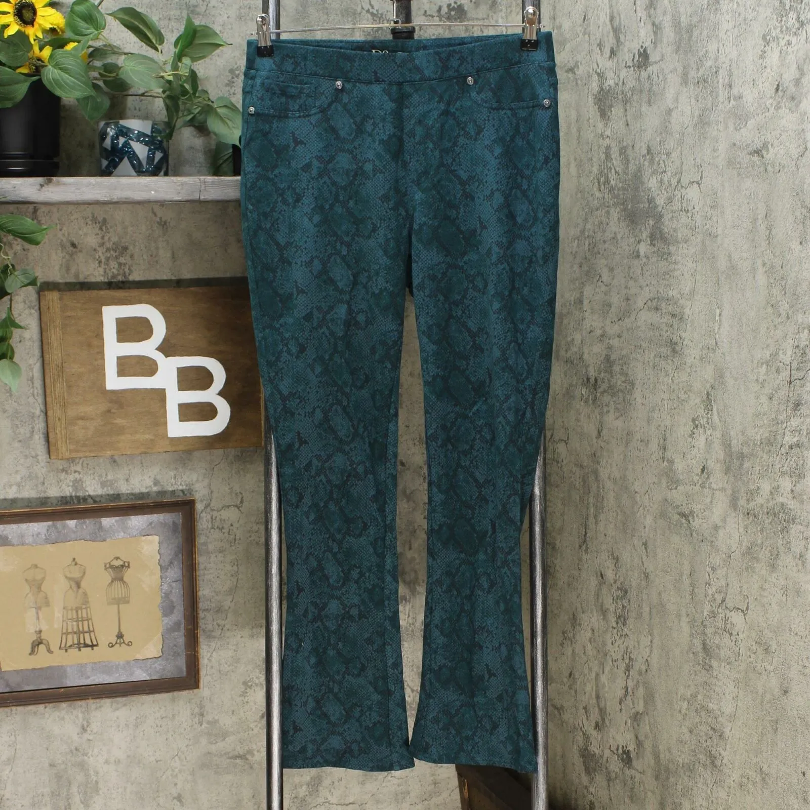 DG2 by Diane Gilman Pull-On Stretch Ponte Boot Cut Pants Green Snake Medium