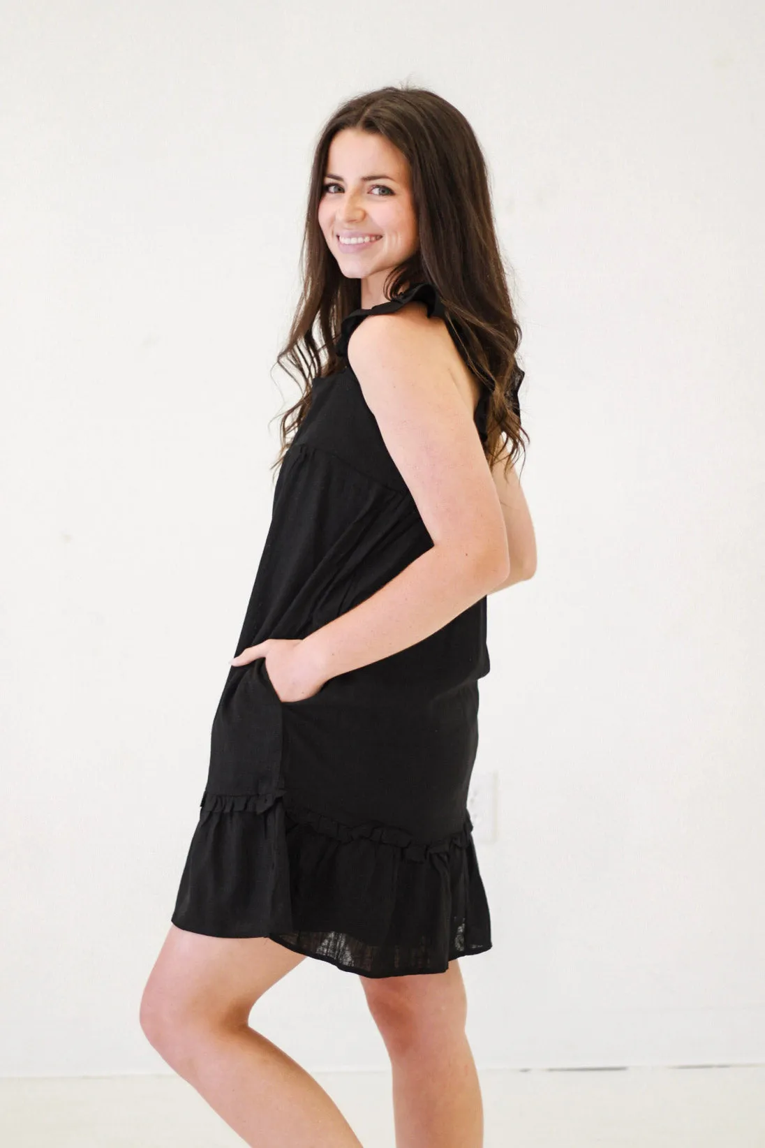 Flowy and Free Ruffled Linen Dress in Black