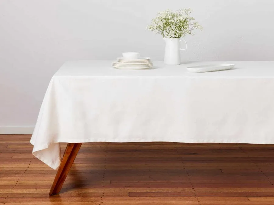 Maxwell & Williams Cotton Classics Rectangular Tablecloth 300x150cm Snow White GX0503